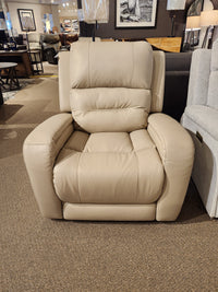 41067 Washington Power Wall-Hugger Chair