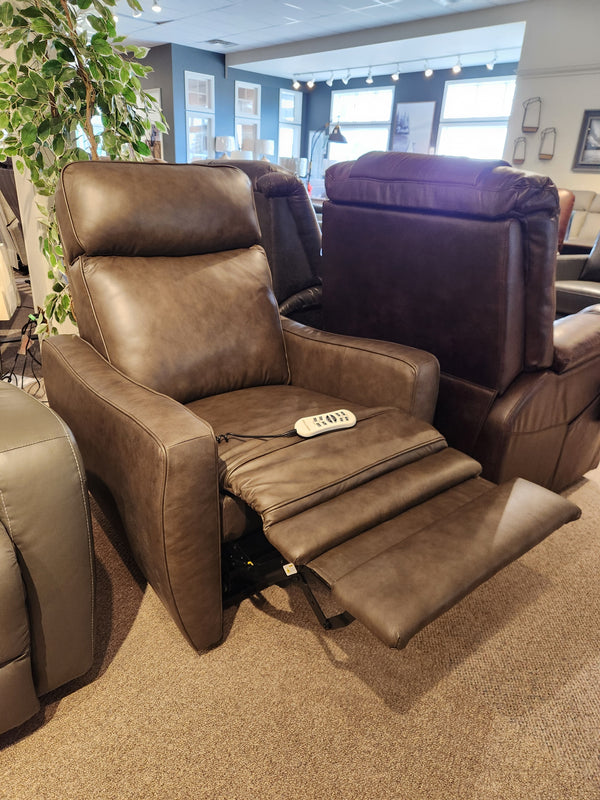 The Palliser Oakridge 40180-C2 offers a luxe look with durable spring seats and an extended footrest in showrooms.