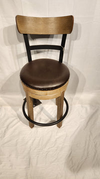 D542 Pinnadel Counter Height Bar Stool