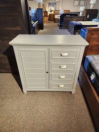 B5611 Charleston Chest