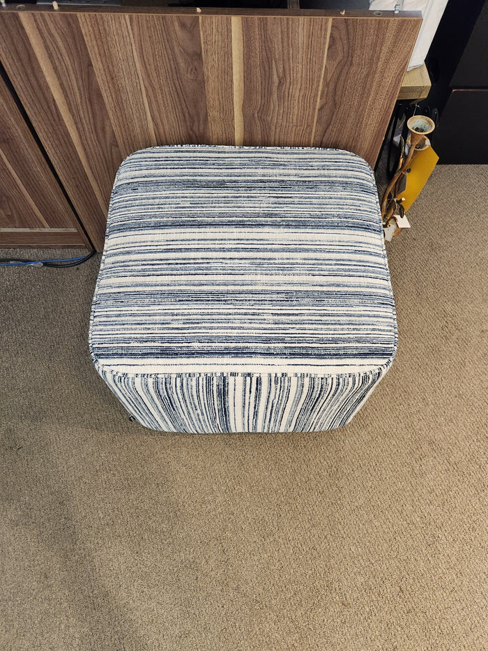 77004 Mingle Small Square Ottoman