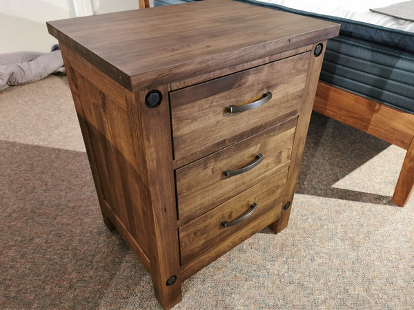 286 Chantry 3-Drawer Night Table