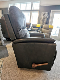 724 Trouper Wall-away Recliner