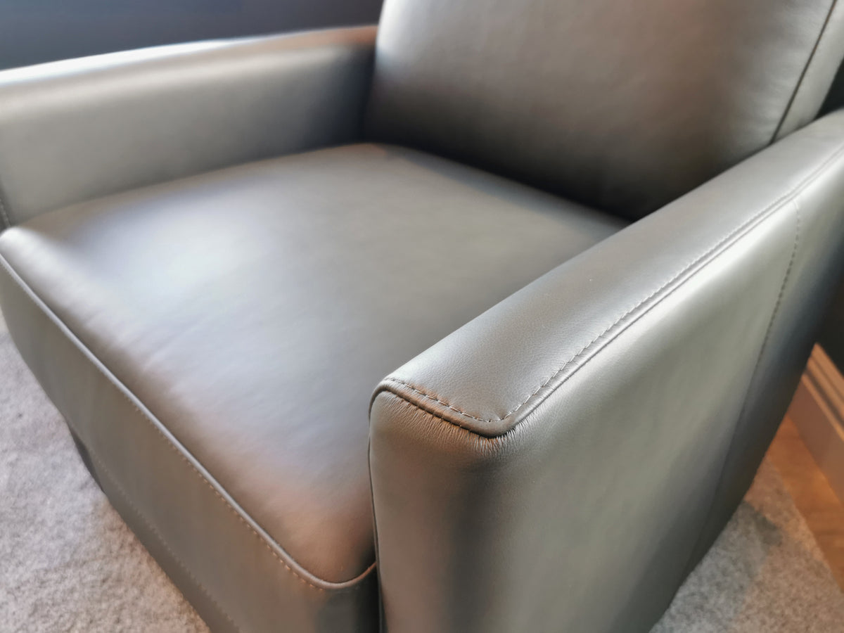 733 Leather Swivel Chair