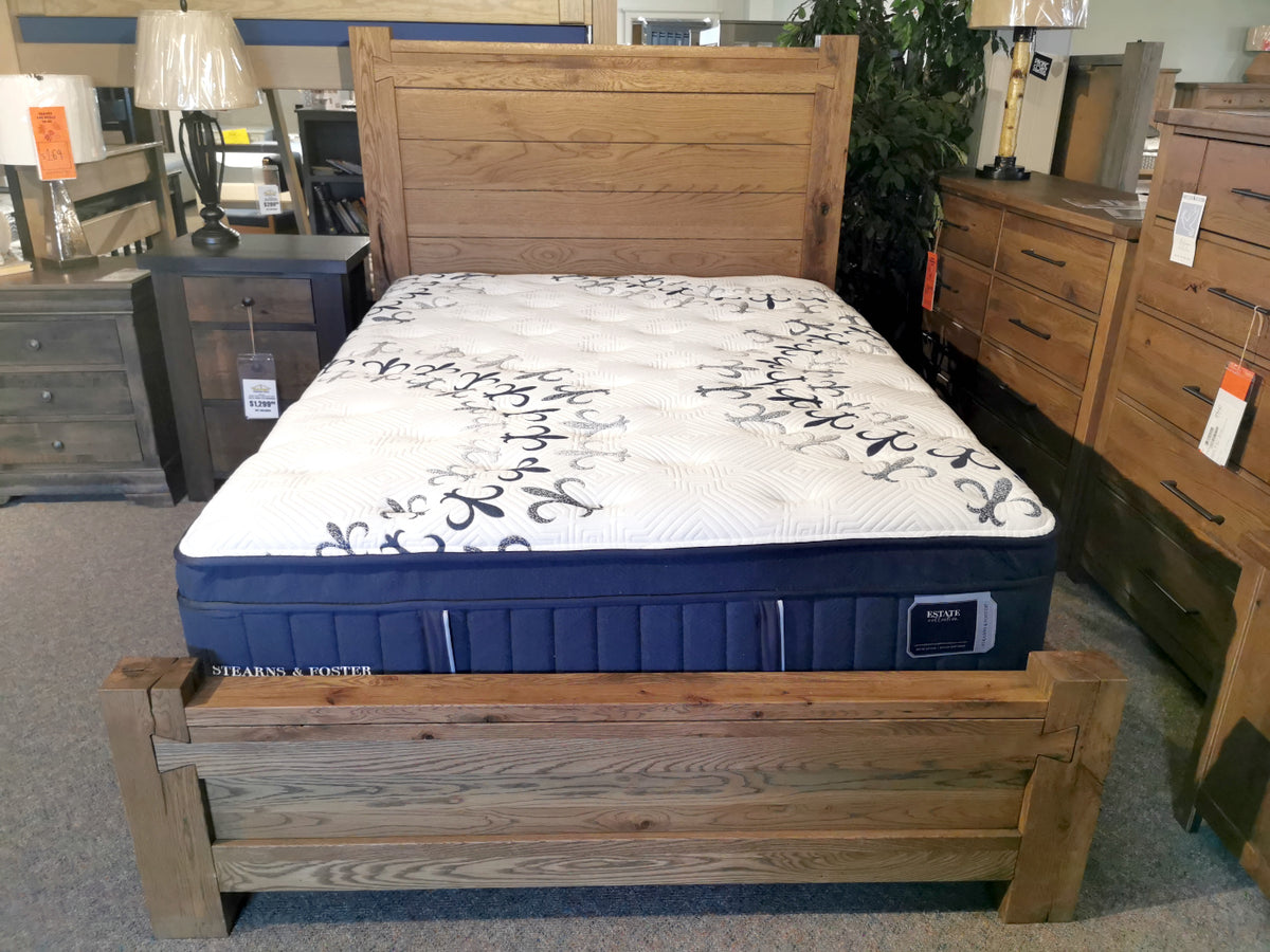 752 Dovetail Queen Poster Bed