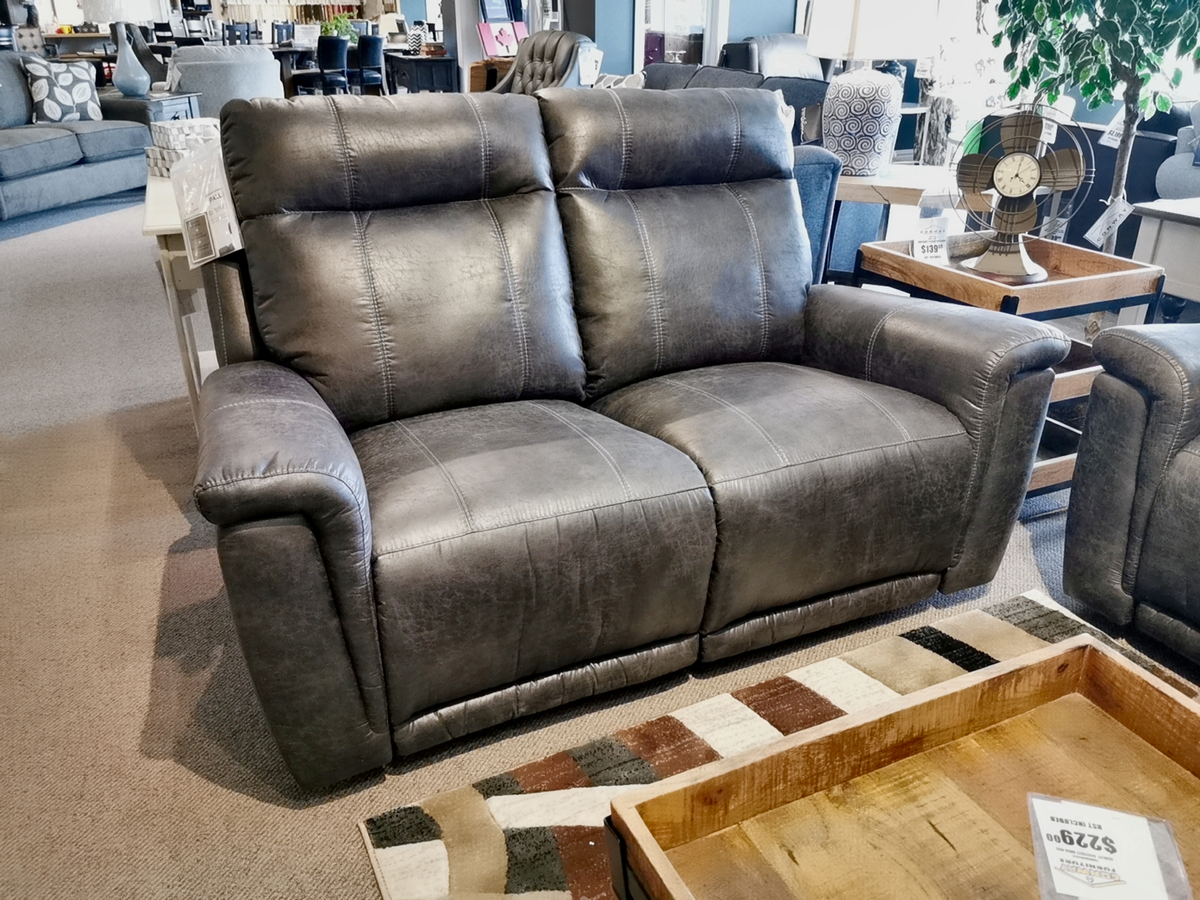 41121 Westpoint Loveseat